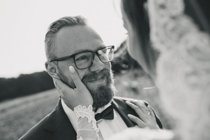wedding portraits black and white groom portrait
