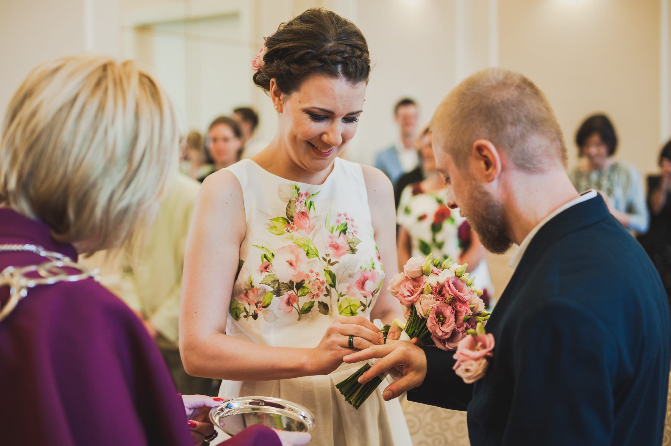 bride and groom rings ceremony