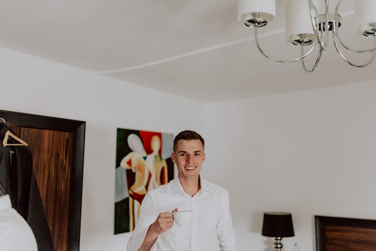 batsman with coffee on the wedding preparing
