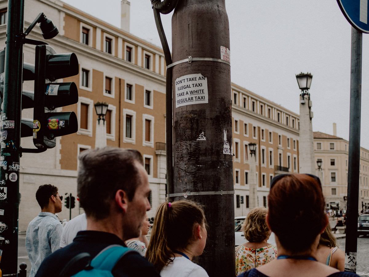 don't take an illegal taxi