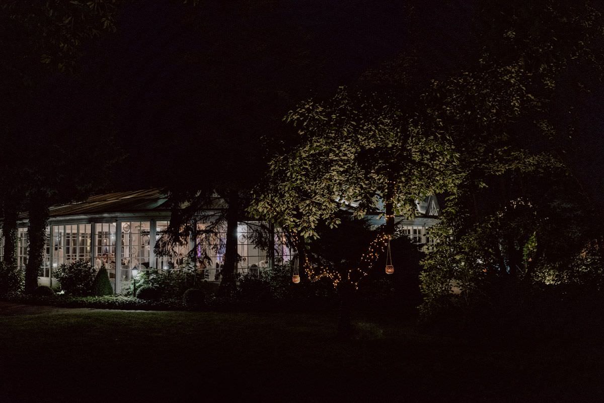 villa park Julianna at night