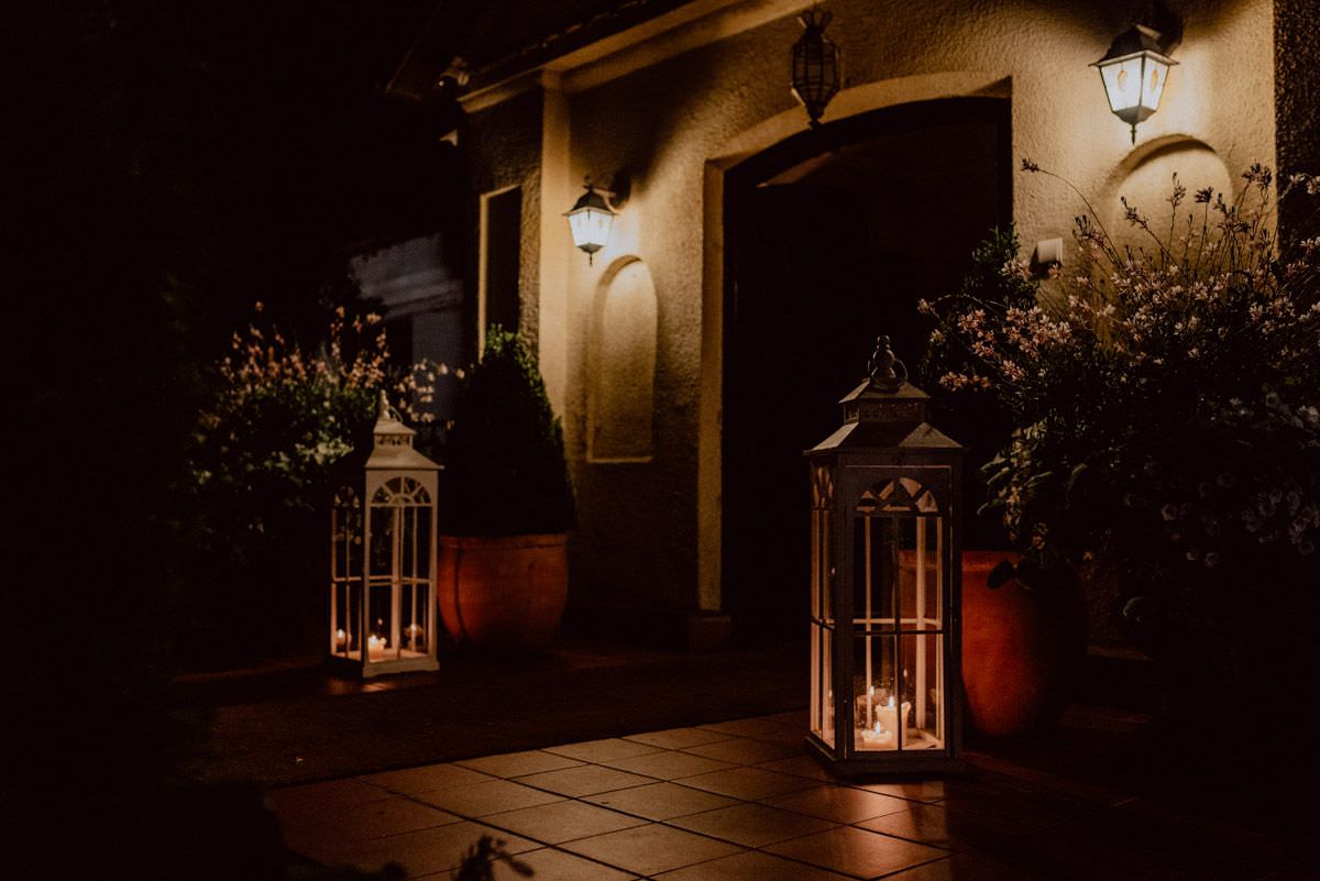 villa park Julianna at night