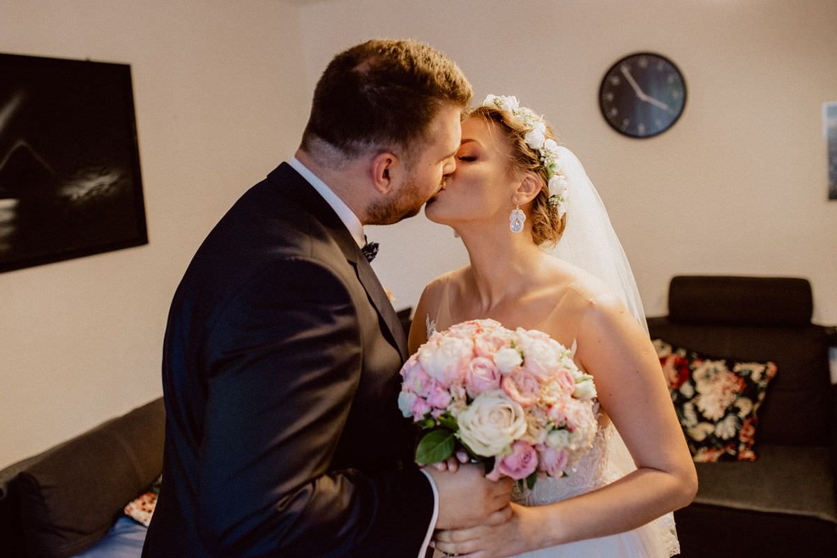 bride and groom kisses