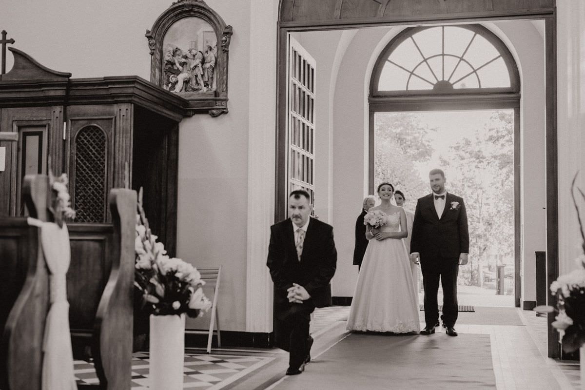 bride and groom into the church