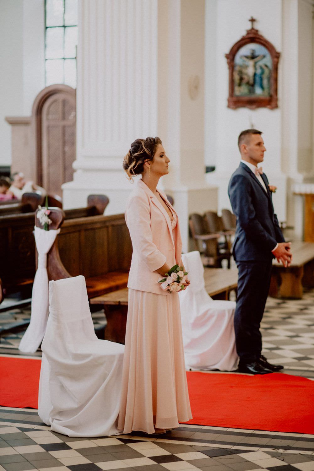 braidsmaid in church