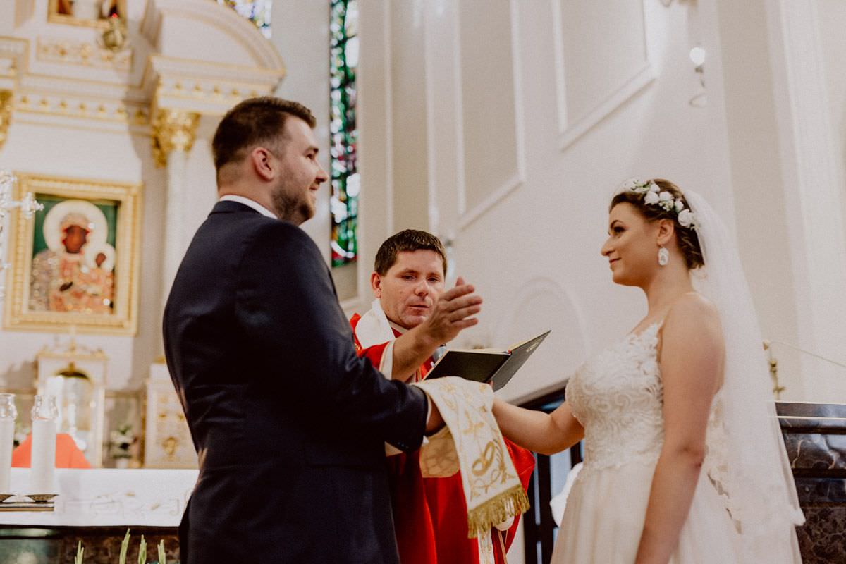 bride and groom in marriage vow