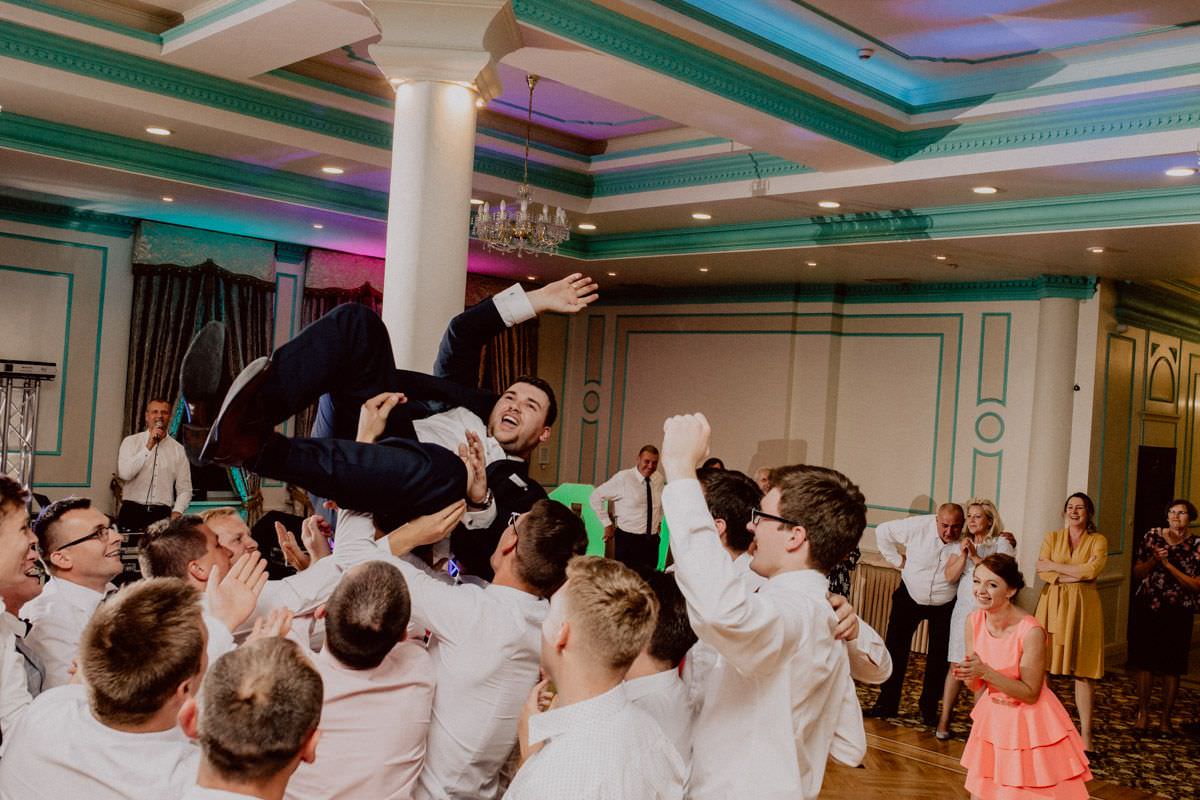 mans on the wedding party throw up the bride