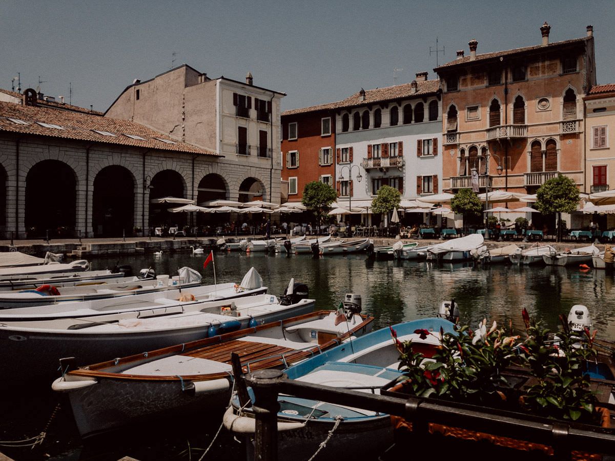 desanzano garda lake boats in port